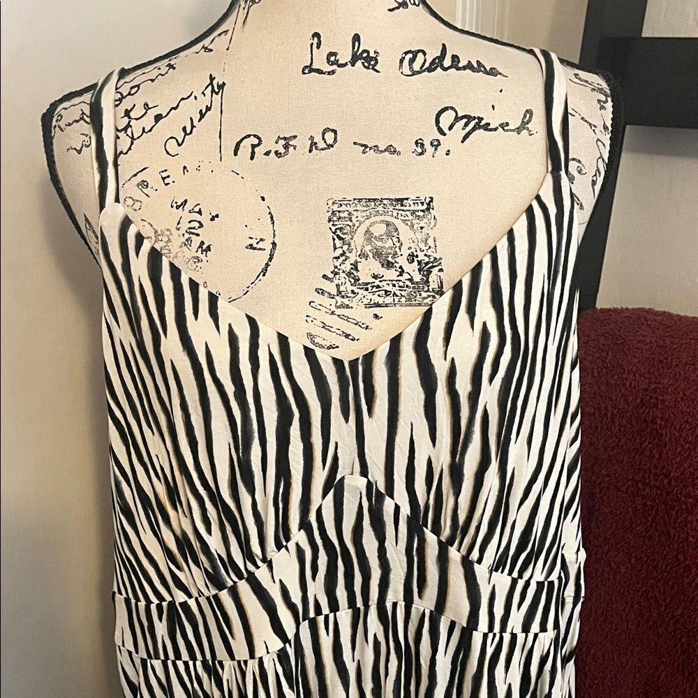 Torrid Black White Supersoft V-Neck Tiered Sleeveless Maxi Dress Event Party - Picture 3 of 14